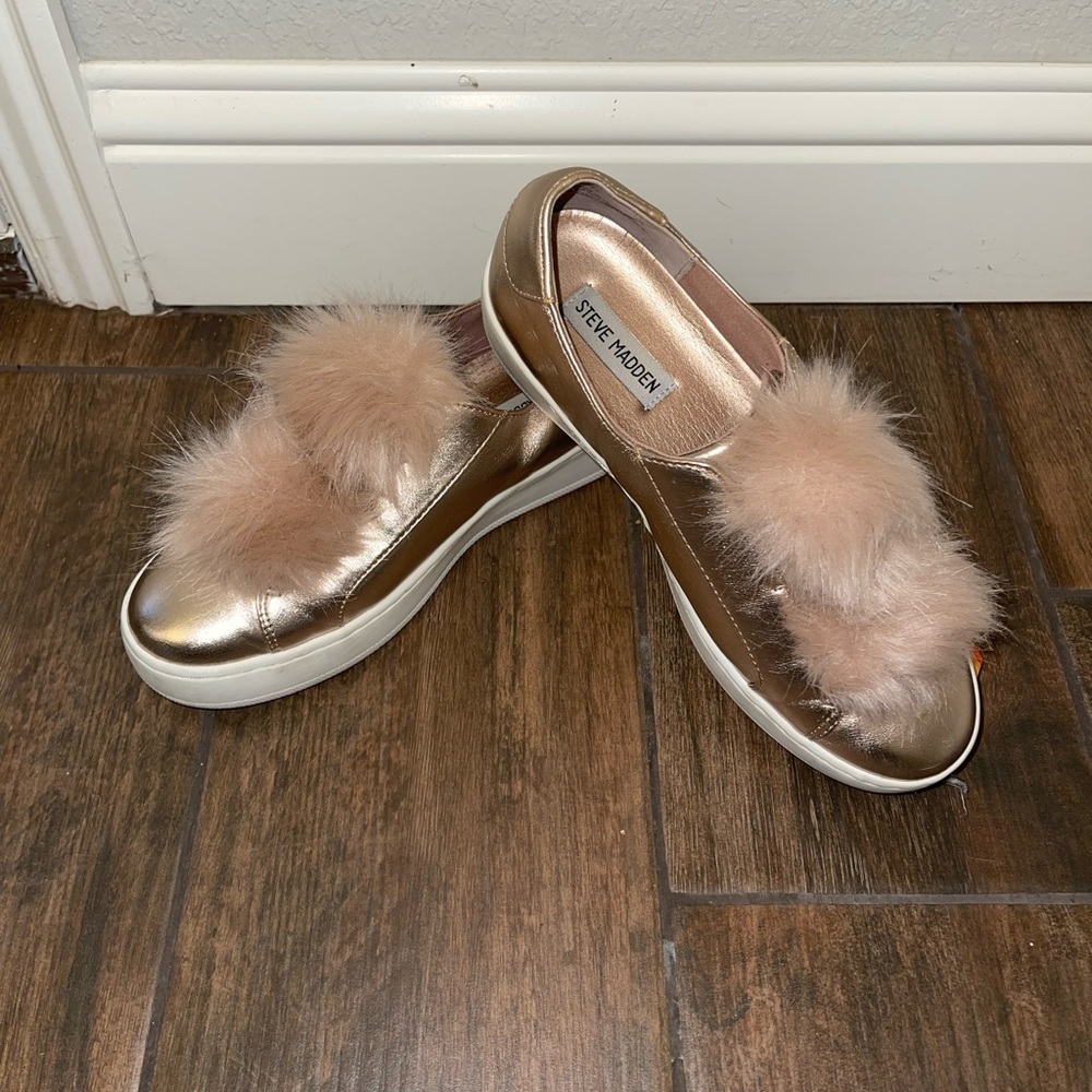 Steve Madden poof shoe